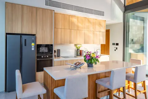 AVANA villa: kitchen with island