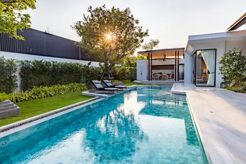 AVANA villa: pool and garden